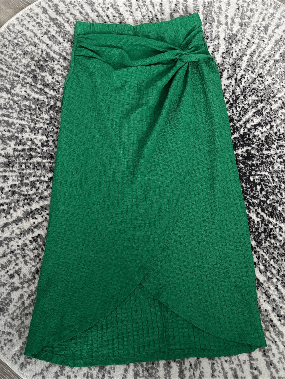 Green Twist-Front Midi Skirt - Women - Picture 2 of 4